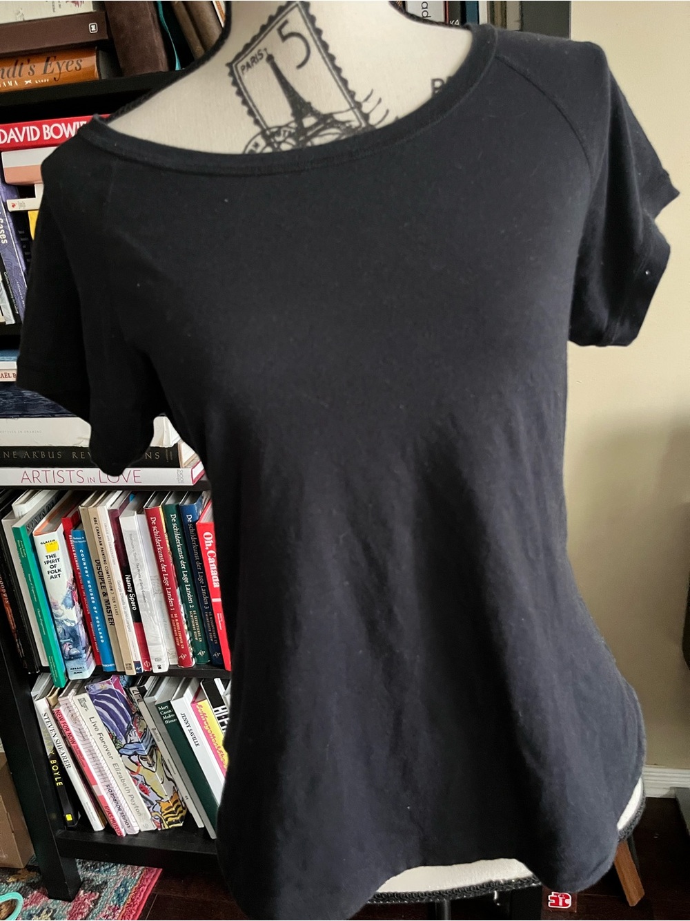 Lululemon Classic Black Scoop Neck Workout Women’s Top